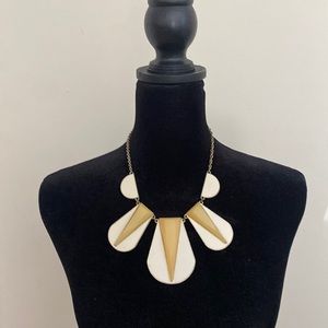 Adjustable cool statement necklace. Beautiful piece that goes with everything!